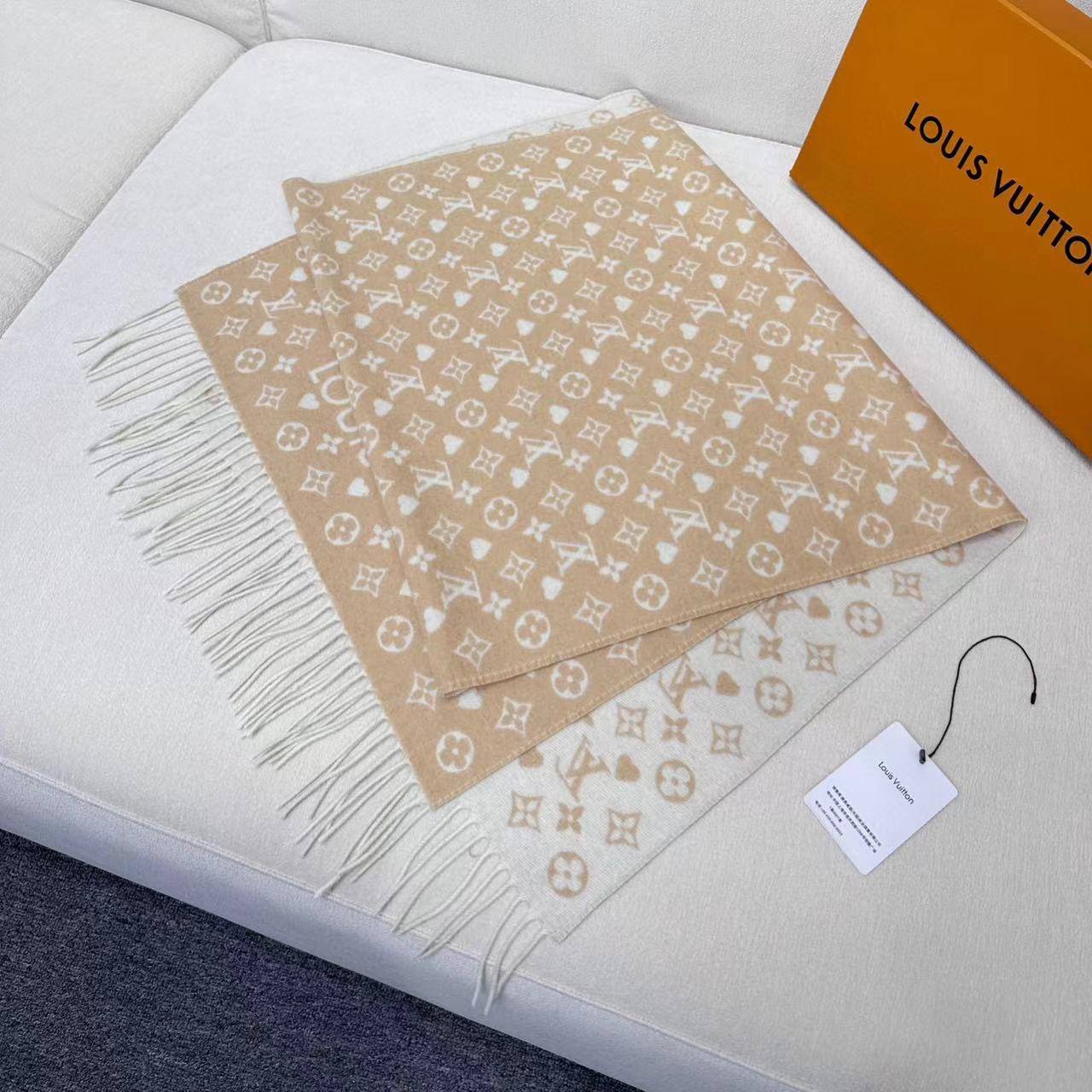 Louis Vuitton scarf 137243