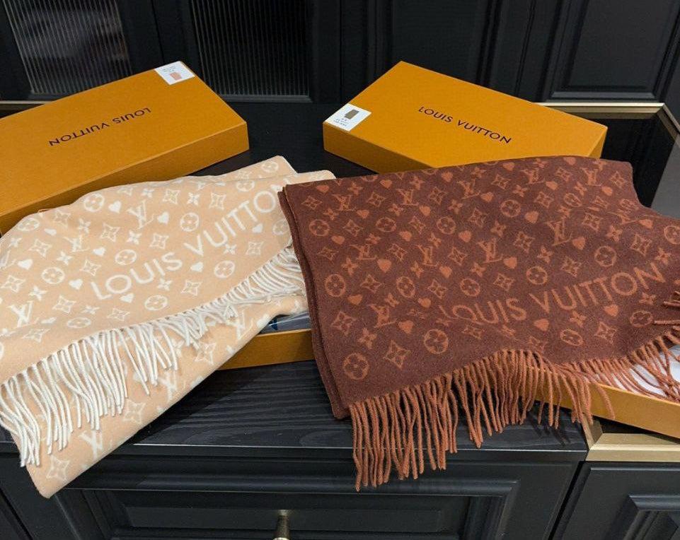 Louis Vuitton scarf 137243