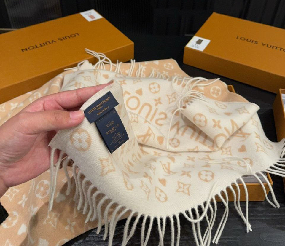 Louis Vuitton scarf 137243